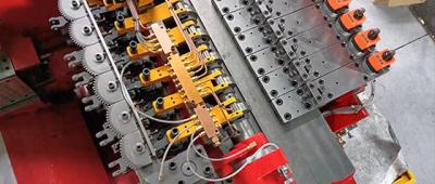 Er koldskæringsmaskiner med flere stationer nøjagtige?